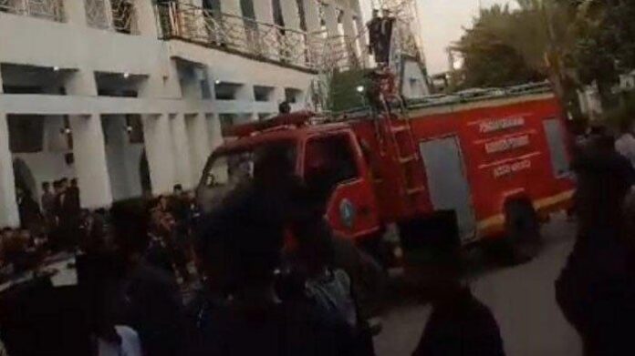 Gudang-buku-Pondok-Modern-Darussalam-Gontor-Ponorogo-terbakar-gudang-buku-Pondok-Gontor-terbakar
