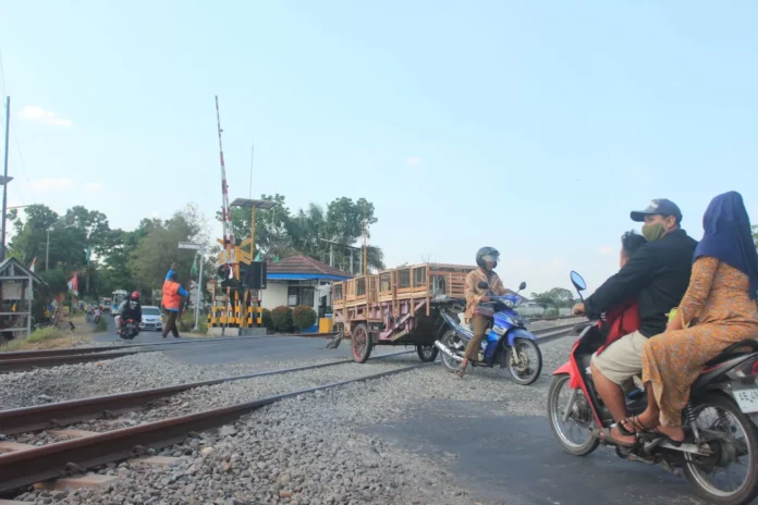 perlintasan-kereta-kabupaten-madiunJPG-1272818496