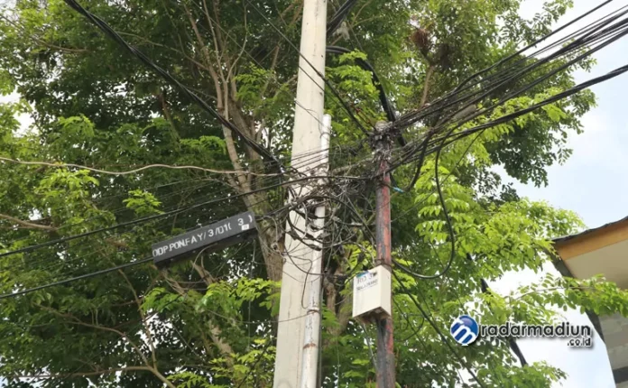 Belasan-Tiang-Instalasi-Listrik-Rusak-PLN-Merugi-Puluhan-Juta