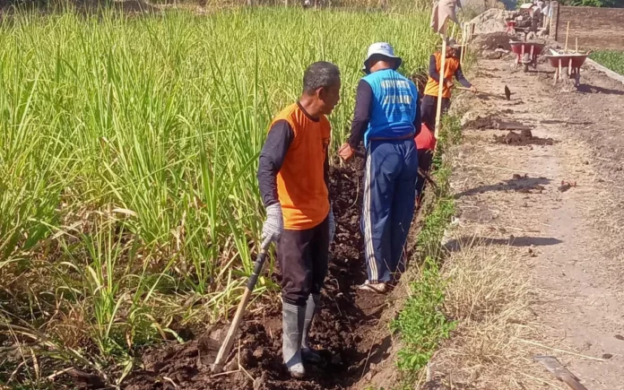 MBANGUN-DESA-PUCANG-ANOM-2-4007645647