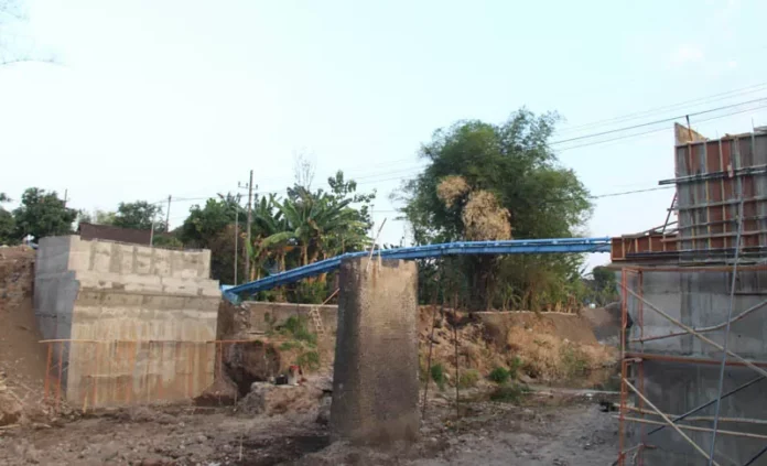 rebuilding-jembatan-guyungJPG-1074049603