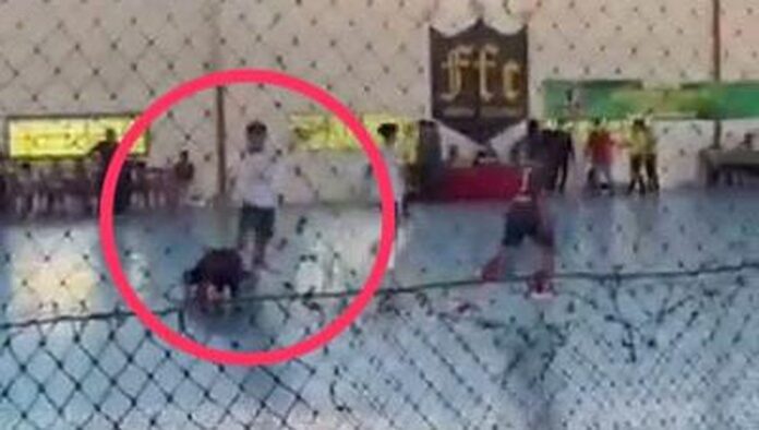 viral-atlet-futsal-ditendang-saat-sujud-syukur-di-porprov-jatim_169