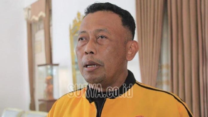 Bupati-Ponorogo-Sugiri-Sancoko-pakai-jaket