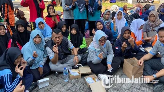 Ratusan-Siswi-di-Ponorogo-Sarapan-bersama-Bupati-Kang-Giri