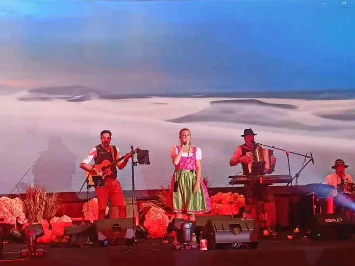 image_870x_653d60f4bf4b8