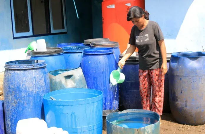 kekeringan-dropping-airJPG-2905210185