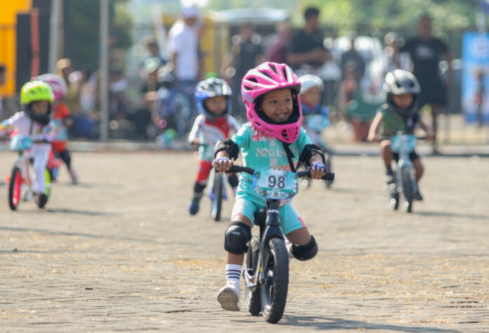 IMG_8087 Ratusan Peserta dari Seluruh Indonesia Ramaikan Portal Suro Open Race 2025 di Ponorogo. (fto. kominfo)